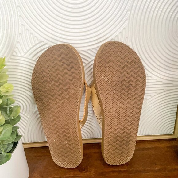 Cat & Jack Flip Flops - Picture 3 of 4